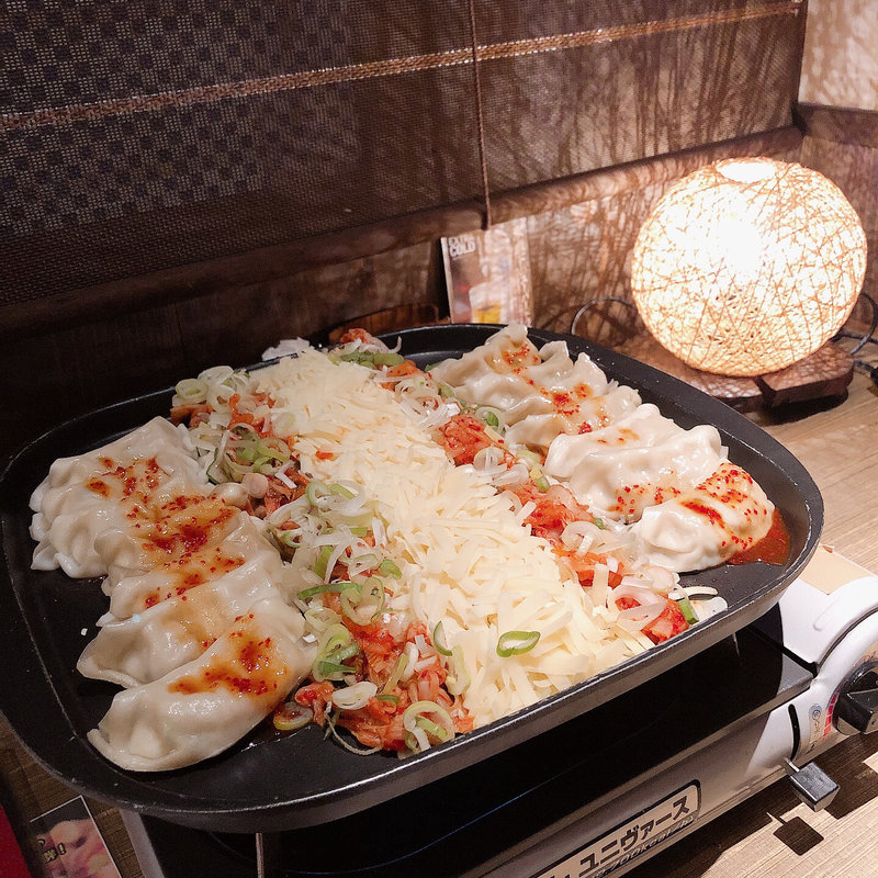 鉄板餃子チーズフォンデュ(裏閃家 名駅店 （ウラセンケ）)