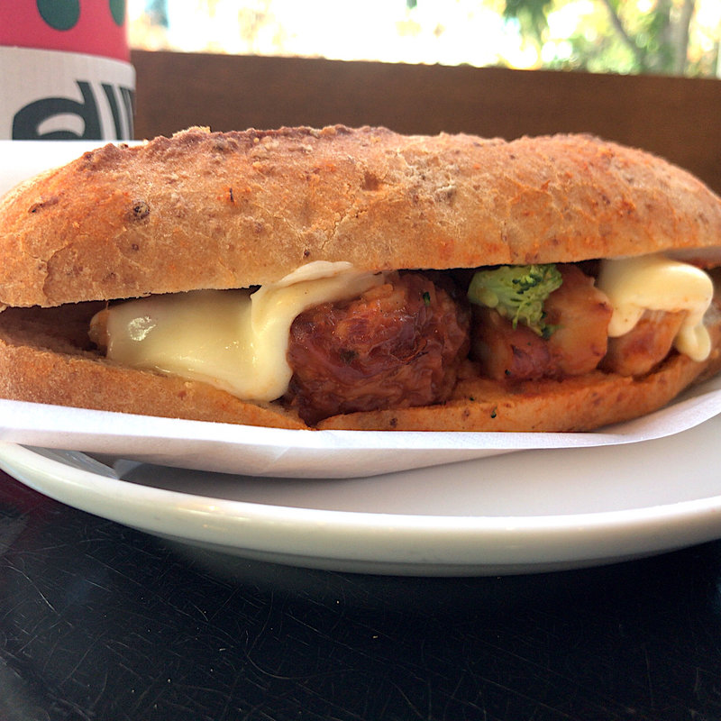 Hitoshi Sugiura×石窯フィローネ チキントマト＆モッツァレラチーズ(スターバックスコーヒー TSUTAYA 馬事公苑店)