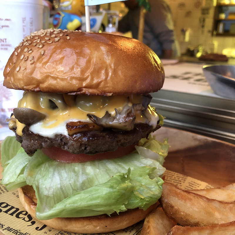 キノコチーズバーガー(Hamburgers Cafe Nalu aloha style )