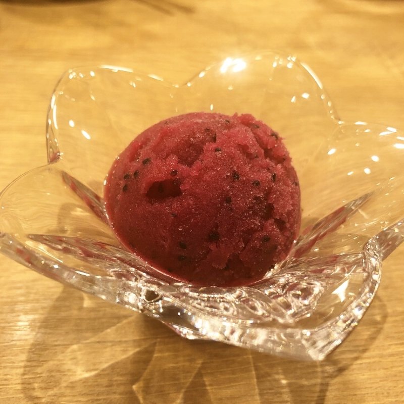 ドラゴンフルーツアイス(水餃子しゃんたん)