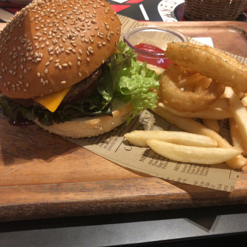 100％ビーフバーガー(ザ・パイクブリューイング レストラン&クラフトビアバー 中部国際空港セントレア フライト・オブ・ドリームズ店)