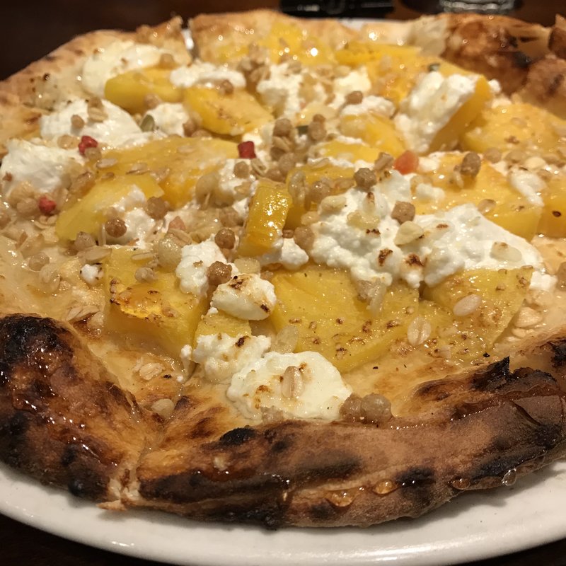 柿とリコッタチーズ・ハチミツのピッツァ　グラノーラがけ(LEGAME)