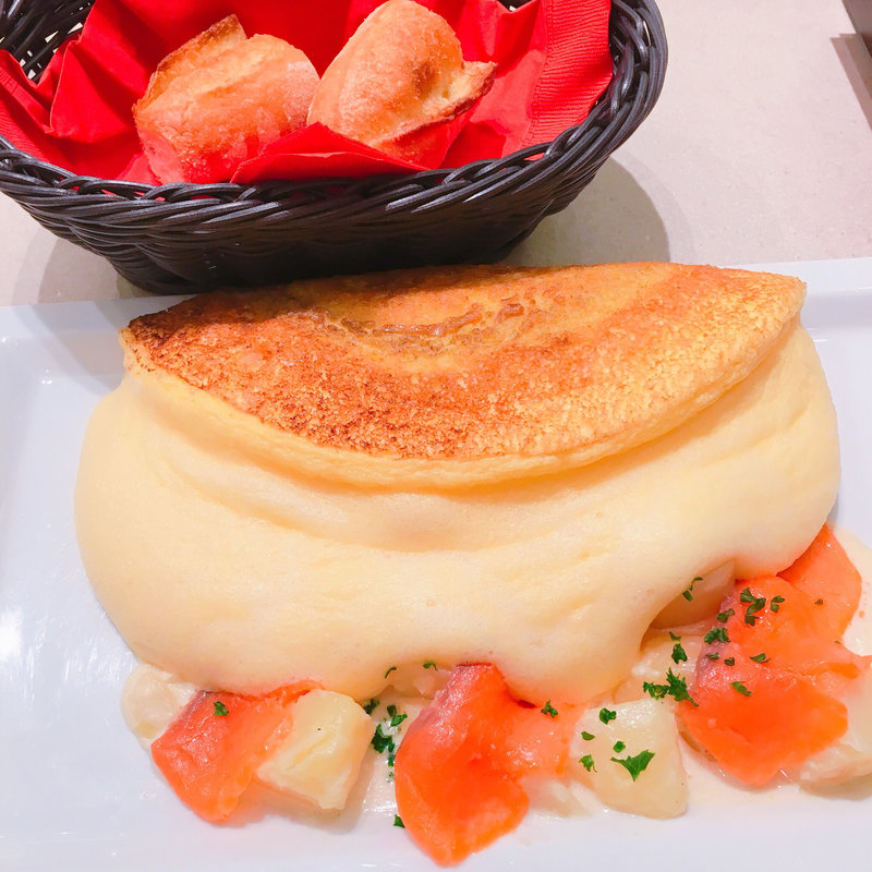 スモークサーモンとポテトのオムレツ(ラ・メール・プラール)