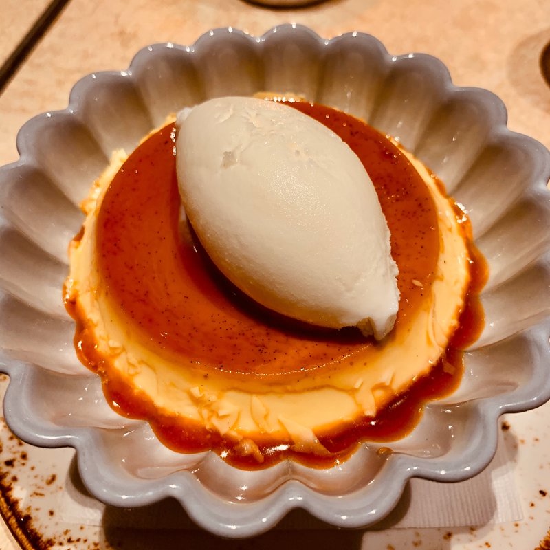  北海道”玉艶卵”のこだわり焼プリン　ソルティーなミルクアイス添え(DRAWING HOUSE OF HIBIYA)