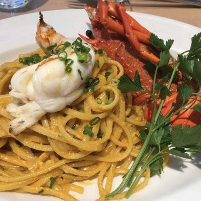 伊勢海老のリングイネフレッシュトマトとアーモンドのソース(三重テラス )