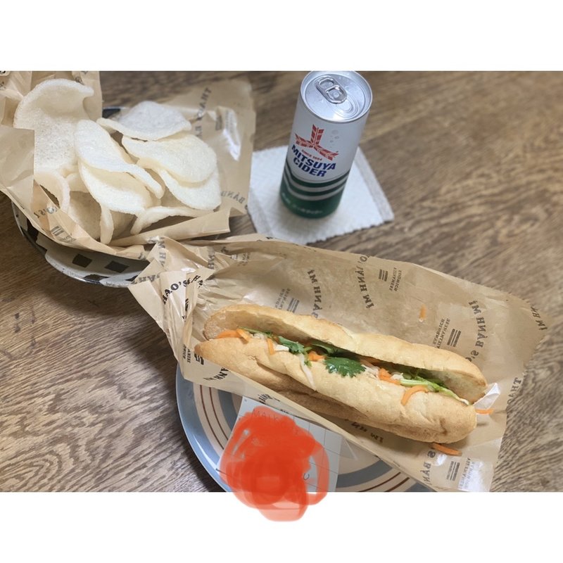 しっとり蒸し鶏ねぎ油和えのバインミー(ベトナムサンドウィッチ　thao's)