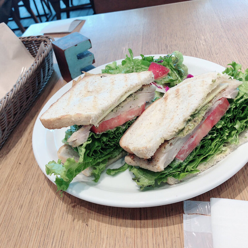 グリルチキンのサンドイッチ(1LDK terrace)