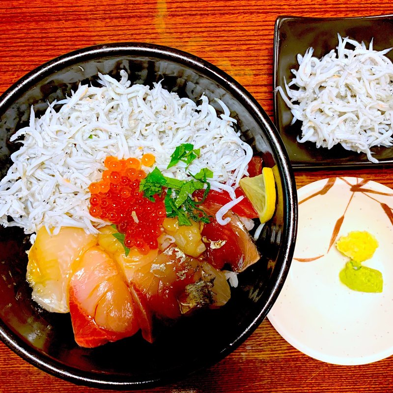 海鮮しらす丼(食事処 熱海 祇園 （ギオン）)