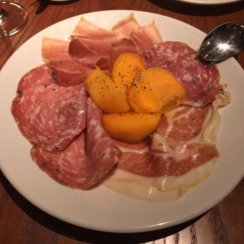 生ハム、サラミ、柿のレモンマリネの盛り合わせ(Cosi Com'e)