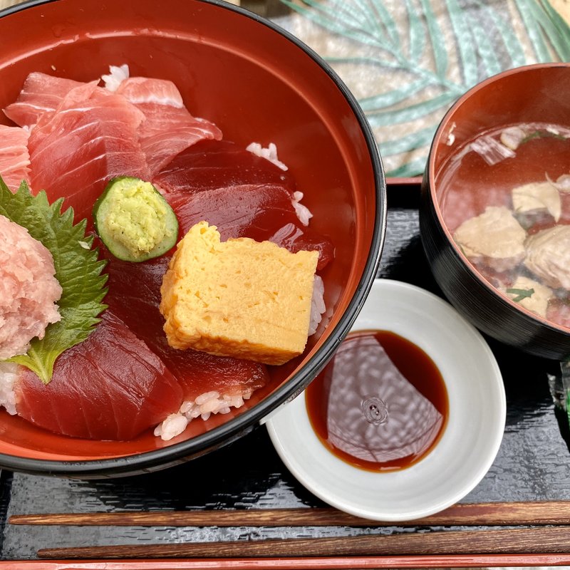 特製中トロ中落ち上赤身 中トロの3色丼(マグロ卸のマグロ丼の店 )