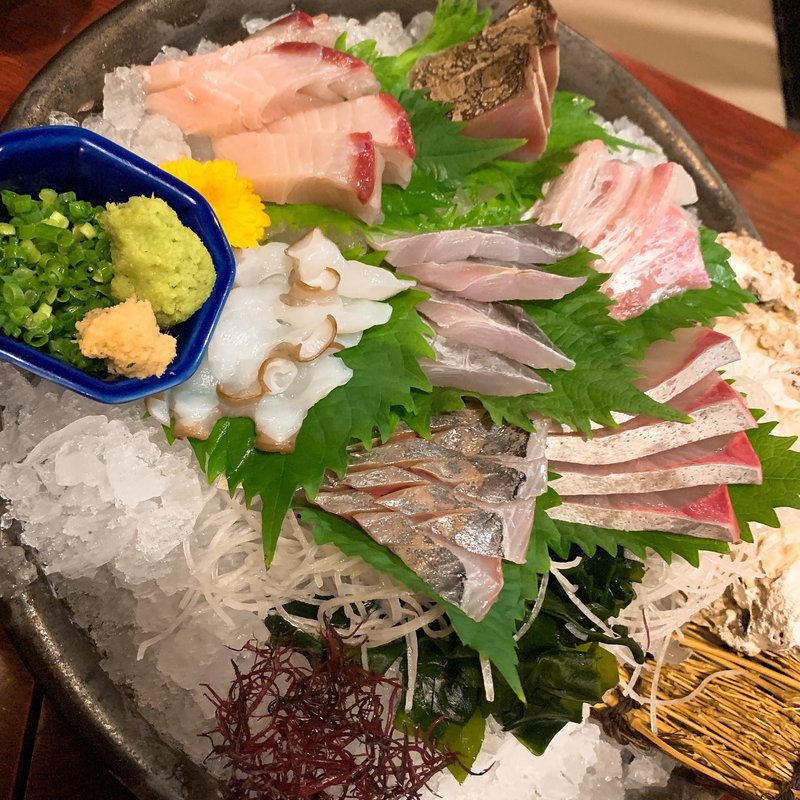 刺身七点盛り(食や　　よろこんで )