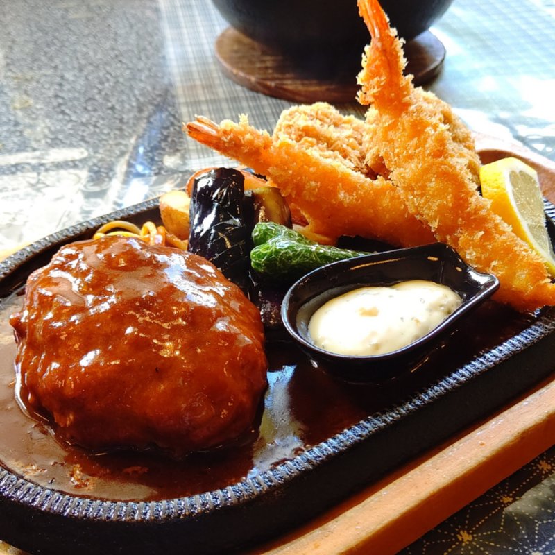 ハンバーグ海老フライ(レストラン菜花館)