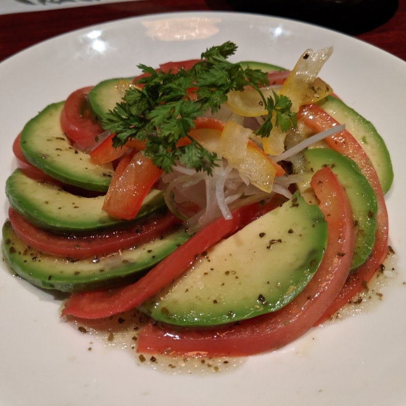トマトとアボガドのカルパッチョ仕立て(居酒屋 裏ＮＯ庭恵比寿店)