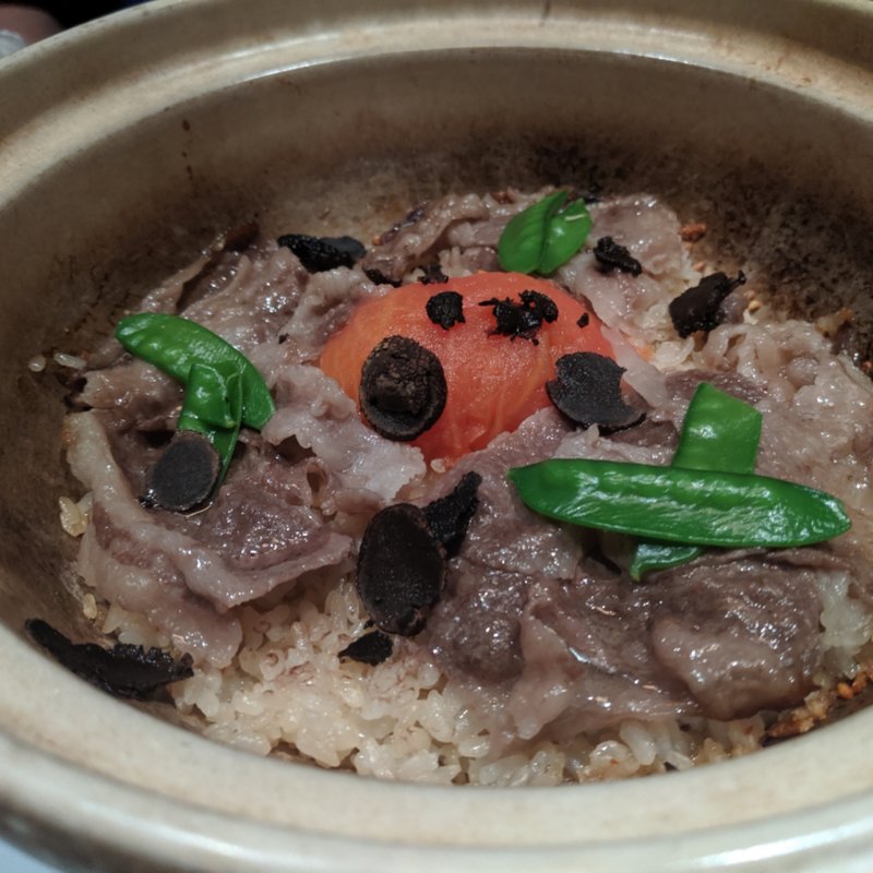 黒毛和牛のトリュフ霜降り肉飯(居酒屋 裏ＮＯ庭恵比寿店)