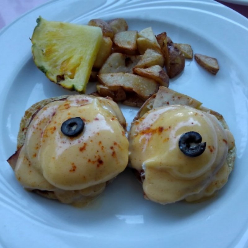 クラシック エッグベネディクト(ハウツリーラナイ)