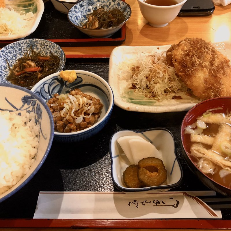 コロッケ定食(新宿三丁目　まこと)