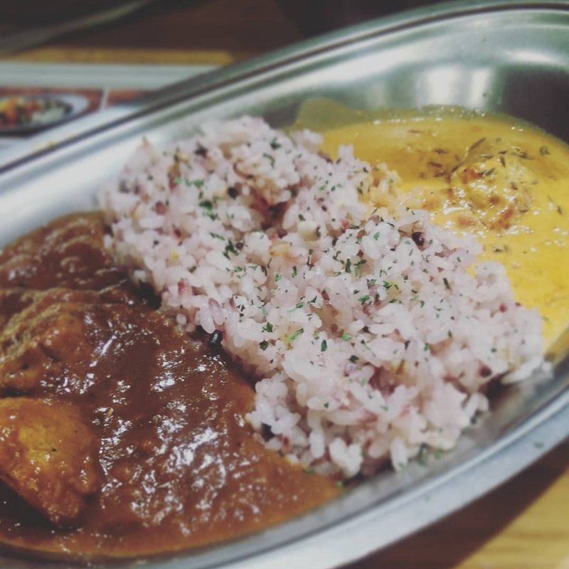 ツインカリー(バターチキンカレー×ポークカレー)(J.S CURRY)