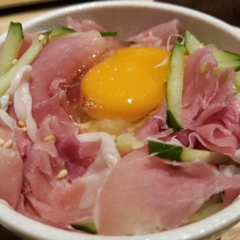 生ハムと烏骨鶏のたまごかけご飯(OSOZAI+バル 美濃味匠

)