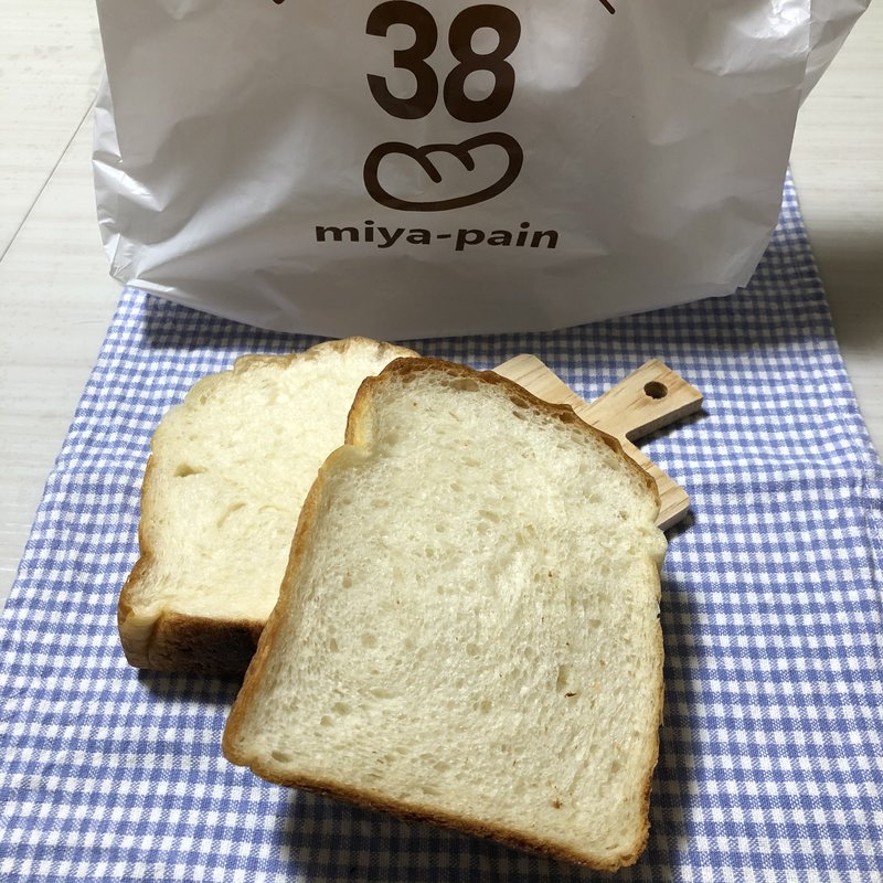38食パン(boulangerie miya-pain)