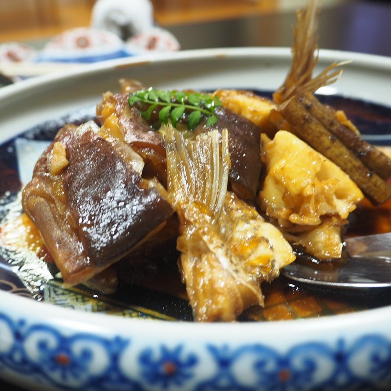 鯛のあら炊き(人丸花壇 （ひとまるかだん）)