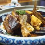 鯛のあら炊き(人丸花壇 （ひとまるかだん）)