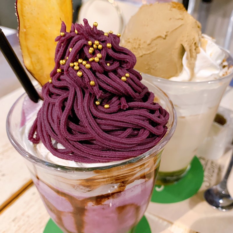 季節限定ドリンク　紫芋(cafe studio with ploom tech)