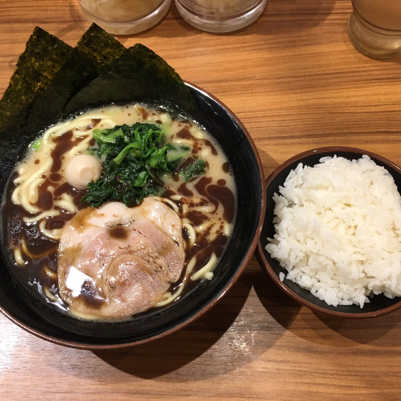 黒家系ラーメン(壱角家 千葉駅前店)