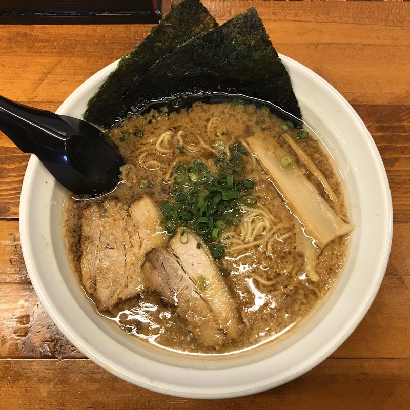 背脂しょうゆらーめん(らーめん越乃屋)