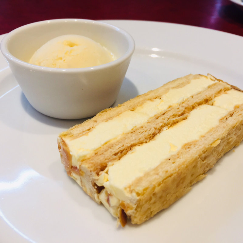 フレンチバタークリームのミルフィーユ(びすとろ ふうじん)