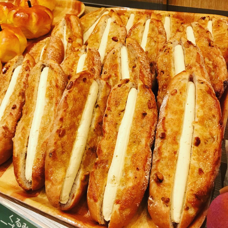 くるみパンのメープルバターサンド(フォレスティカフェ 成城店)