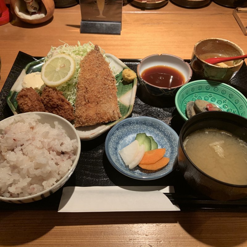 「本店の定食」アジフライとカキフライ(ふく よこ山 )