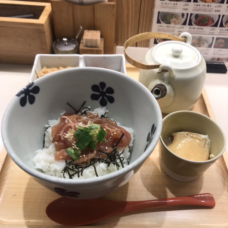 漬けマグロ(だし茶漬け えん ルミネ新宿店)