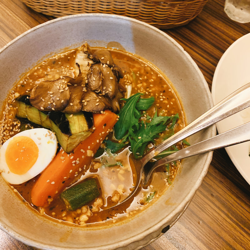 納豆とオクラのスープカレー(東京らっきょブラザーズ )