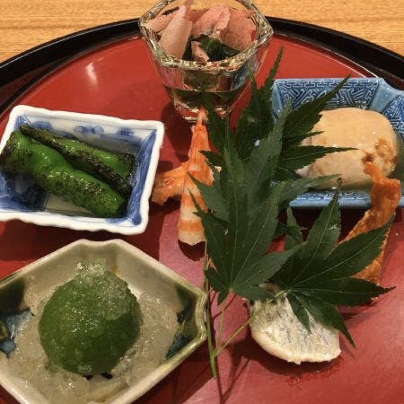 八寸 蔓紫のお浸し、車海老黄身寿司、ゴマフグ白子ポン酢餡、伏見唐辛子の焼き浸し、青梅のワイン煮、鰯の梅煮、バチコ(日本料理 太月)