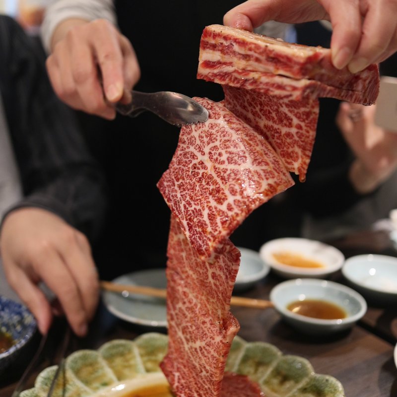 骨付きカルビ(赤坂らいもん)