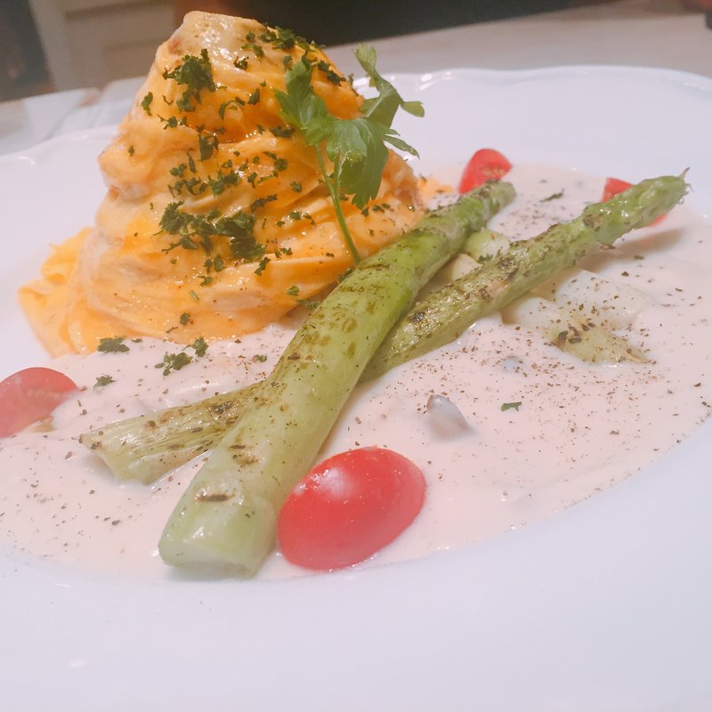 グリルアスパラガスとエリンギ茸のクリームソース(3 Little Eggs)