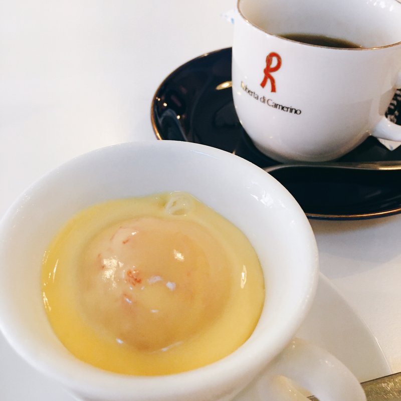 サービスドルチェ（トマトのジェラート）、ホットコーヒー(パスタファクトリーファーマーズ)