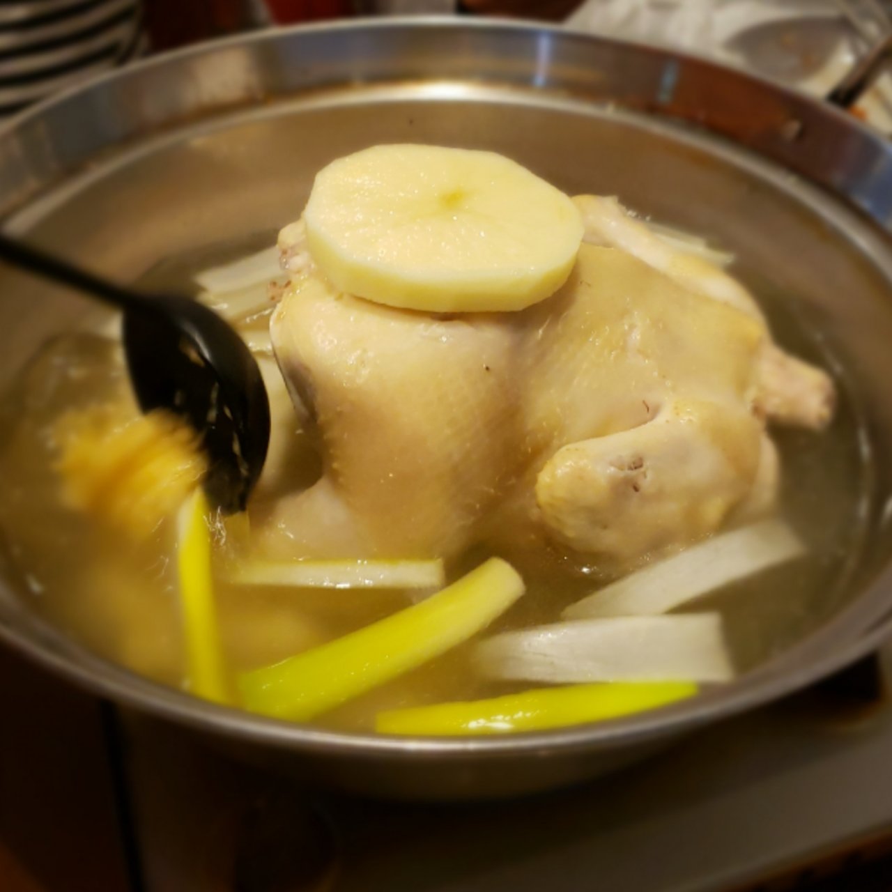 タッカンマリ コリア 【新大久保】本場韓国の味が楽しめるタッカンマリ店5選！鶏の旨味が炸裂するスープを楽しもう！