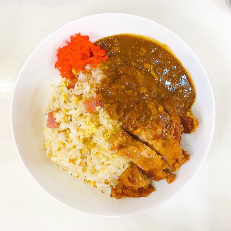 炒飯カレー（牛すじカレーに変更、豚からあげトッピング）(松家カレー )