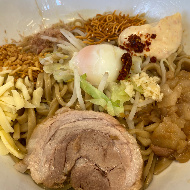 まぜそば(卵入り).(ジャンクガレッジ 大宮駅前店)