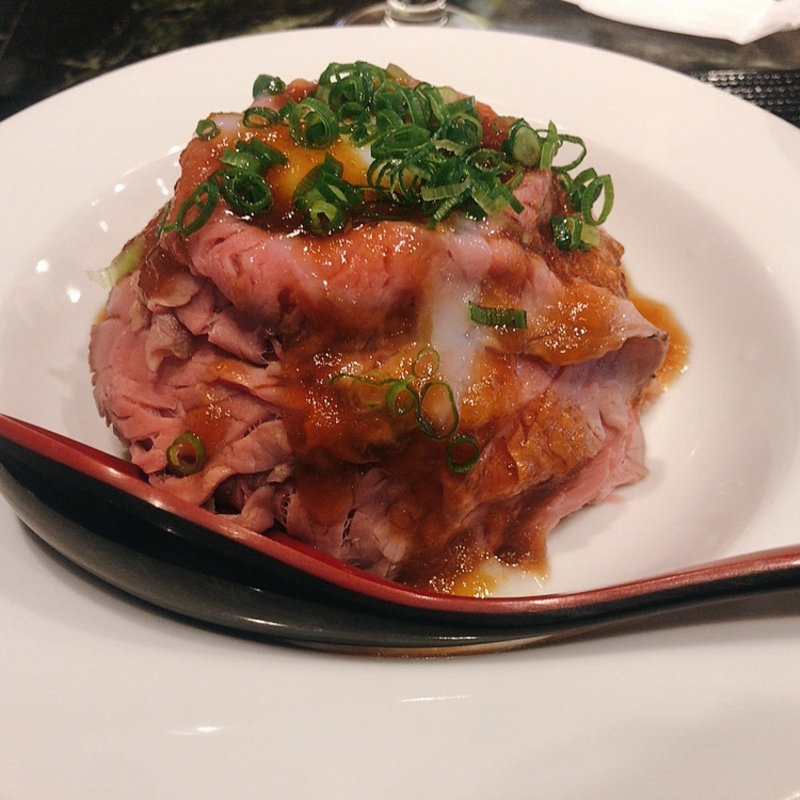 ローストビーフ丼(美彩や)