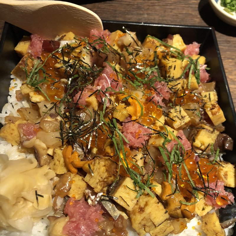 ちらし寿司(魚まみれ眞吉　新橋店)