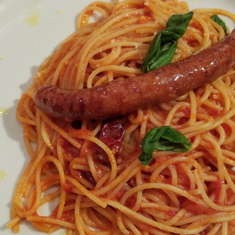 サルシッチャのグリル乗せスパゲッティアラビアータ風(フィオーレ)