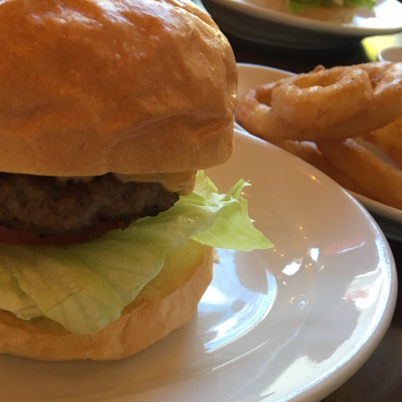 チーズハンバーガー　(ハンバーガー＆グリルフラワーズ)