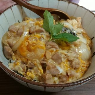 ふわとろ卵の親子丼

(焼鳥＆鶏料理 たまや 元町店)