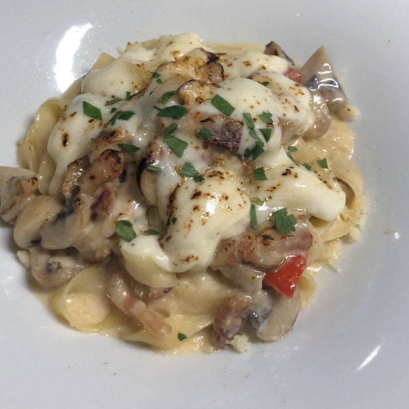 炙りチーズのポルチーニクリーム(Pizzeria37)