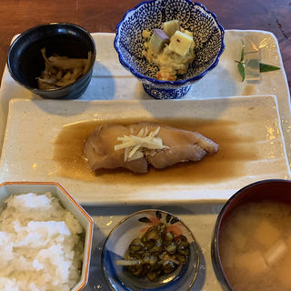 ランチプレート 煮魚(寿京庵)