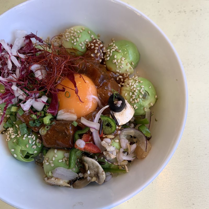 マグロユッケアボカ丼(マドッシュカフェ 下北沢店)