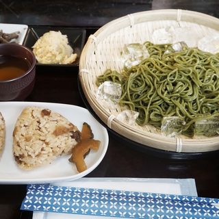 茶そばと地鶏のおにぎりと季節小鉢(八女茶カフェ ぶんぶく)