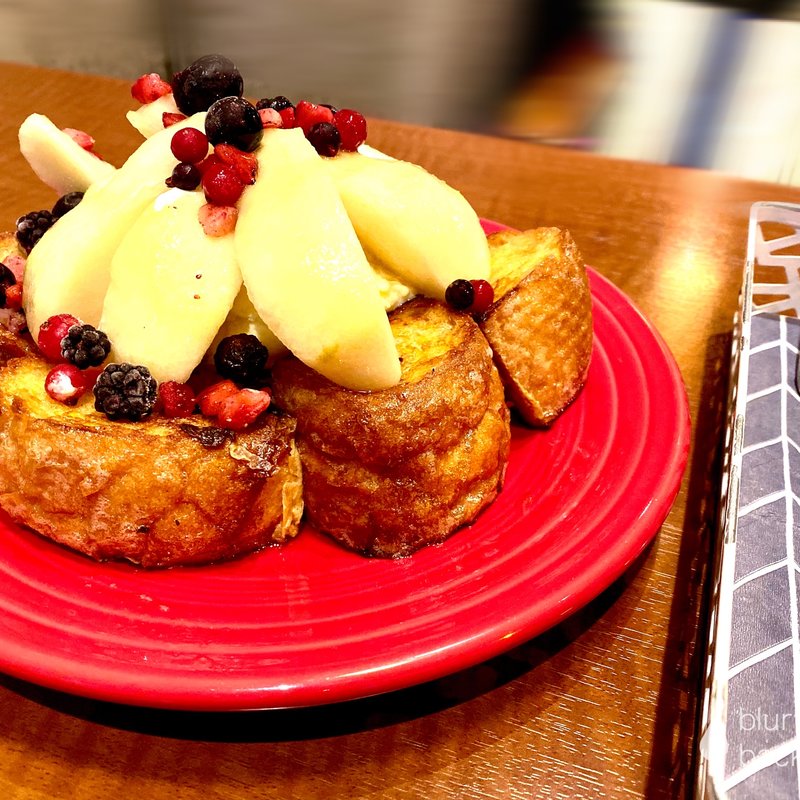 ラフランスとベリーのフレンチトースト(チンクエチェント )